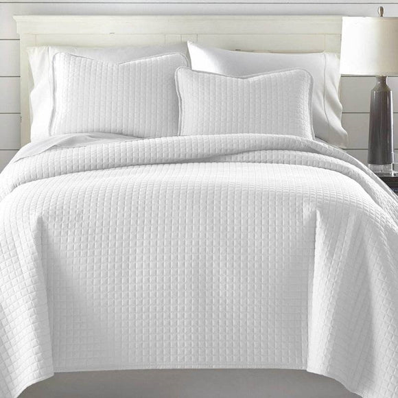 Twin/Twin XL Lightweight White Ultra Soft 2-Piece Microfiber Quilt Set